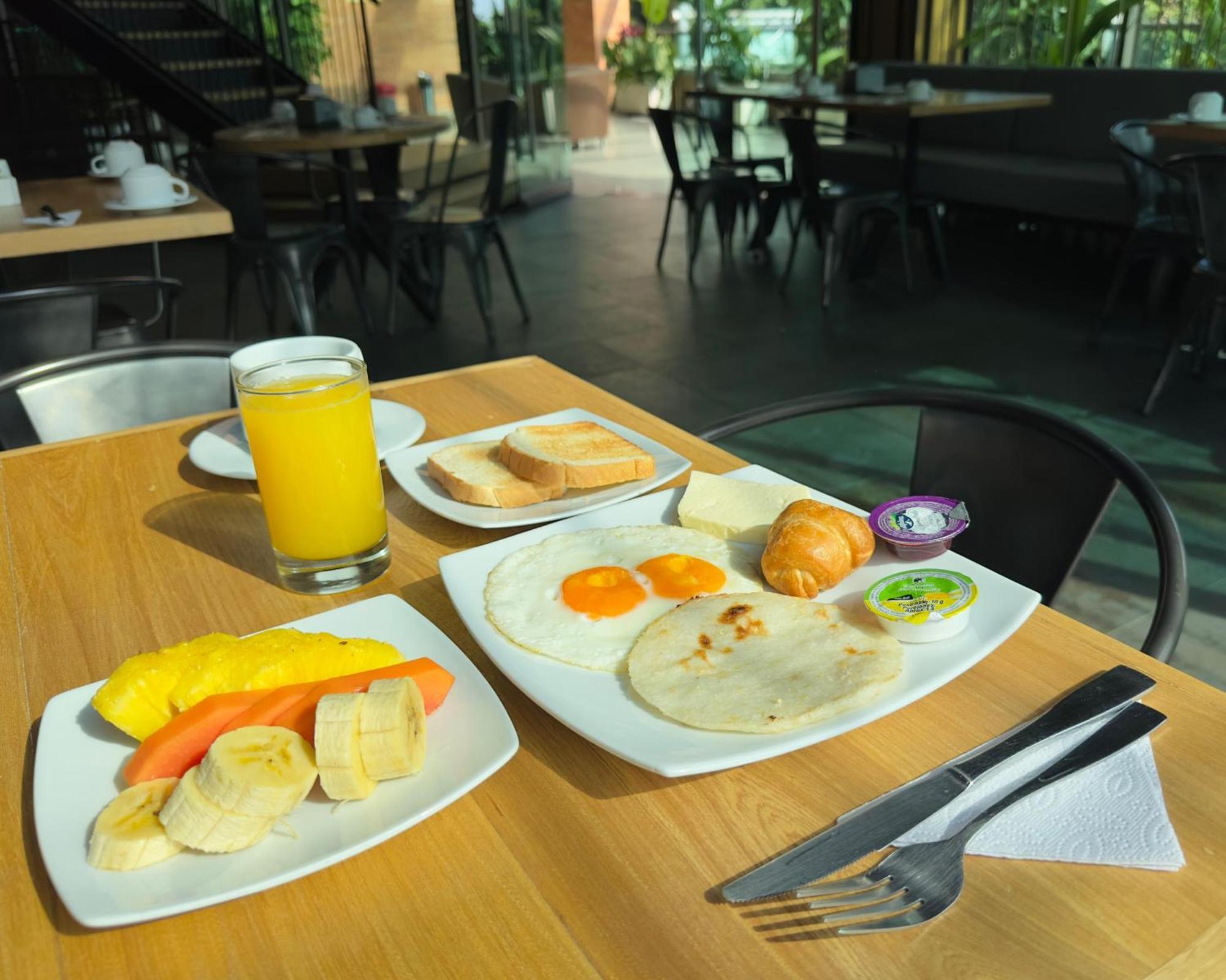 Hotel Casa Victoria 메딜린 외부 사진
